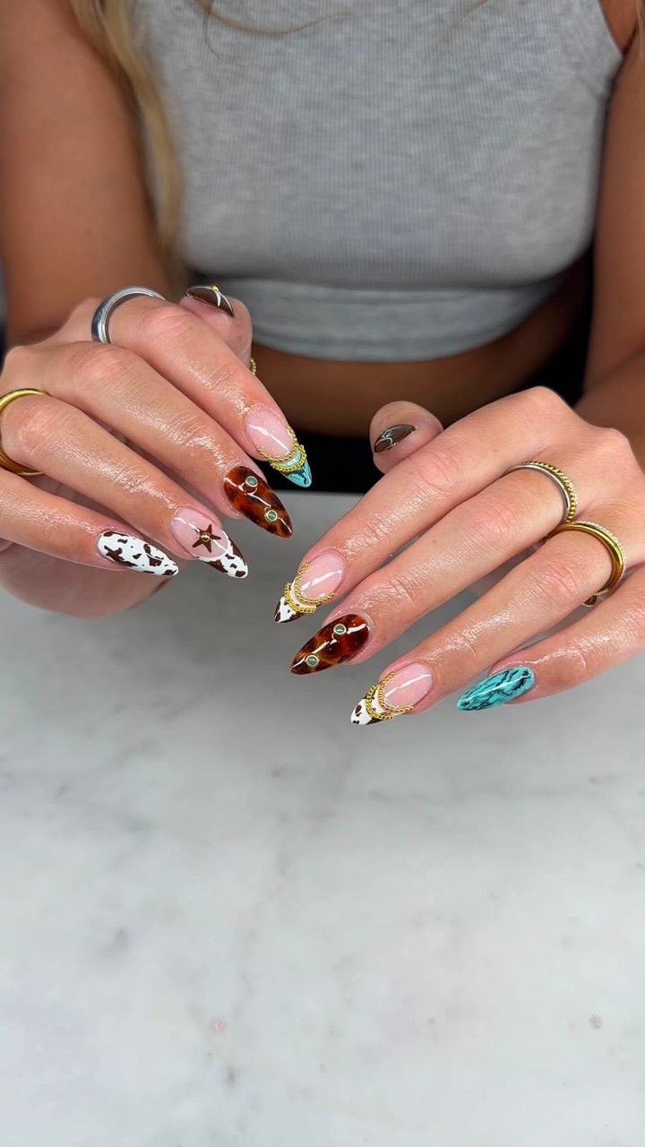 Western-inspired detailed nails